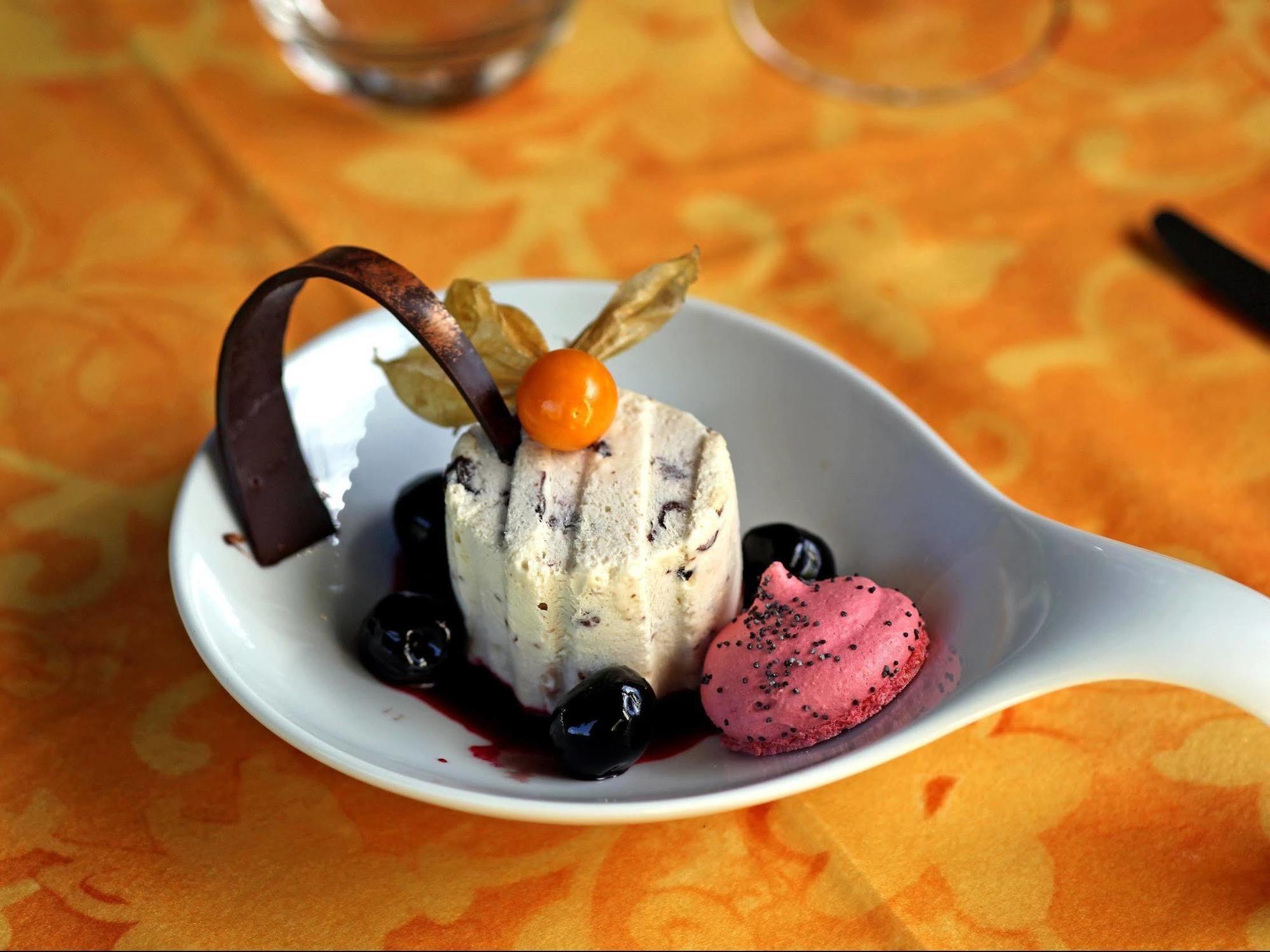 Logis Hotel Restaurant Les Norias Cazilhac  Экстерьер фото